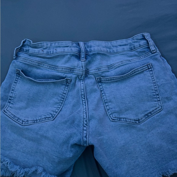 Jean shorts 10$ - Picture 3 of 3